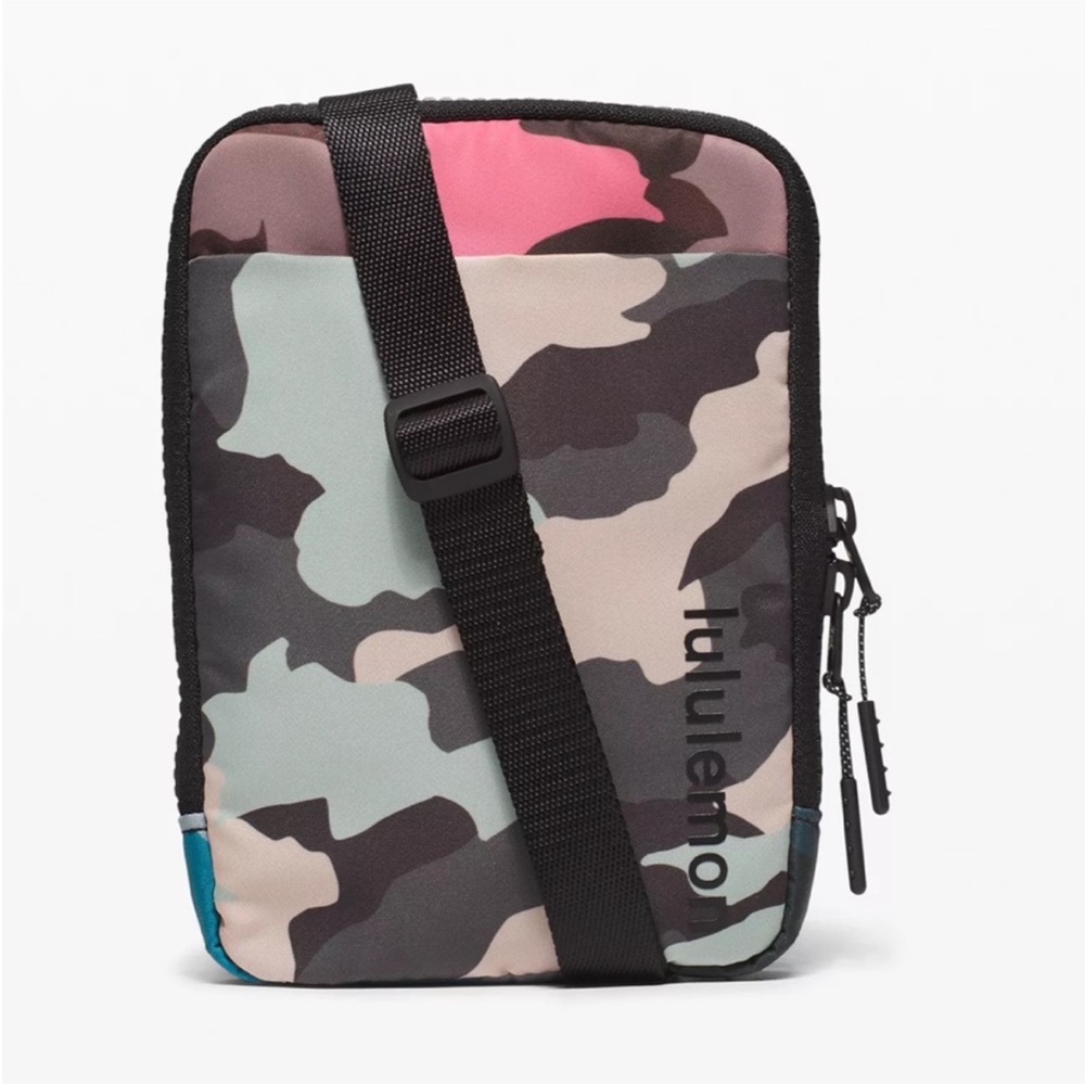 Lululemon easy access heritage camo. Rare. Pristine condition, nwot.